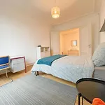 Privees -private Room- Dans Un Spacieux - 100m2 Centre Proche Gare Pansiyon