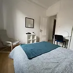Privees -private Room- Dans Un Spacieux - 100m2 Centre Proche Gare Pansiyon