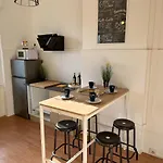 Privees -private Room- Dans Un Spacieux - 100m2 Centre Proche Gare Pansiyon