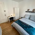 民宿 Privees -private Room- Dans Un Spacieux - 100m2 Centre Proche Gare