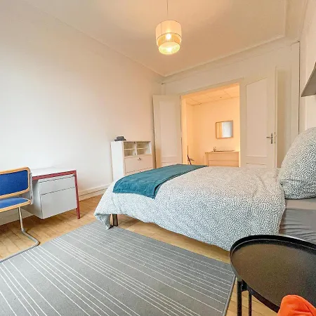 Privees -private Room- Dans Un Spacieux - 100m2 Centre Proche Gare Homestay