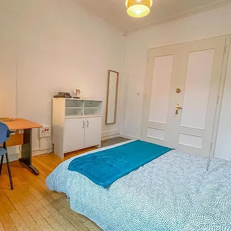 Privees -private Room- Dans Un Spacieux - 100m2 Centre Proche Gare Quarto em Acomodações Particulares *