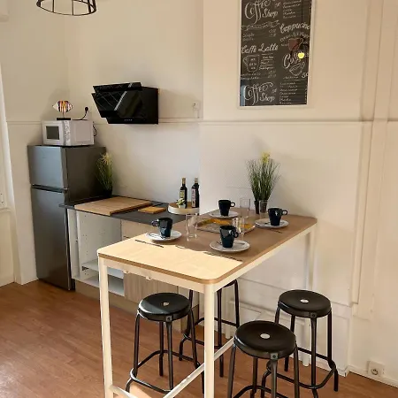 Privees -private Room- Dans Un Spacieux - 100m2 Centre Proche Gare Quarto em Acomodações Particulares