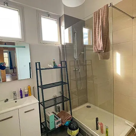 Privees -private Room- Dans Un Spacieux - 100m2 Centre Proche Gare Homestay