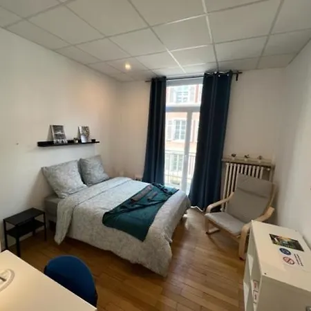 Quarto em Acomodações Particulares Privees -private Room- Dans Un Spacieux - 100m2 Centre Proche Gare