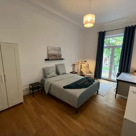 Quarto em Acomodações Particulares Privees -private Room- Dans Un Spacieux - 100m2 Centre Proche Gare