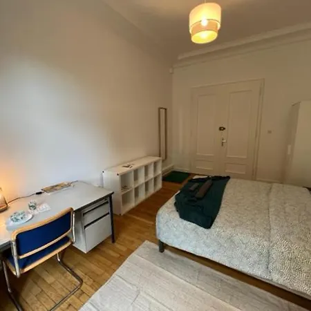 Quarto em Acomodações Particulares Privees -private Room- Dans Un Spacieux - 100m2 Centre Proche Gare *