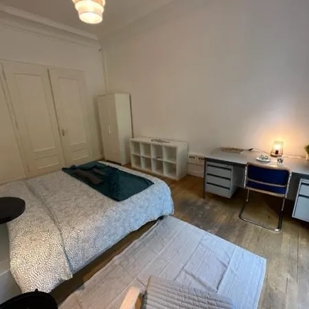 Privees -private Room- Dans Un Spacieux - 100m2 Centre Proche Gare Homestay *