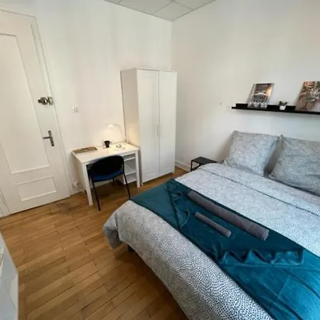 Quarto em Acomodações Particulares Privees -private Room- Dans Un Spacieux - 100m2 Centre Proche Gare