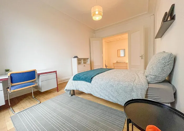 Privees -private Room- Dans Un Spacieux - 100m2 Centre Proche Gare Homestay