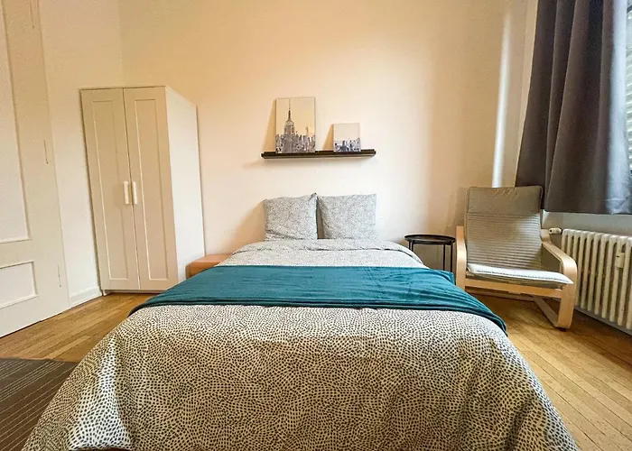 Ubytování v soukromí Privees -private Room- Dans Un Spacieux - 100m2 Centre Proche Gare
