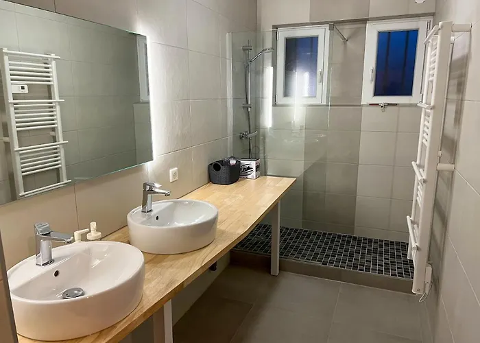 Privees -private Room- Dans Un Spacieux - 100m2 Centre Proche Gare *