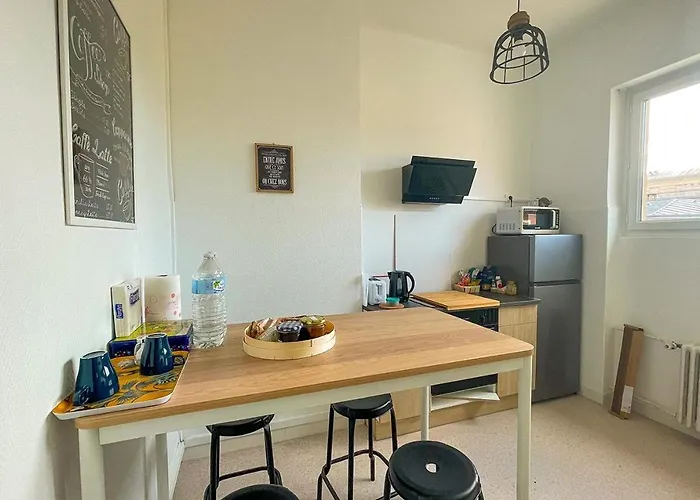 Ubytování v soukromí Privees -private Room- Dans Un Spacieux - 100m2 Centre Proche Gare