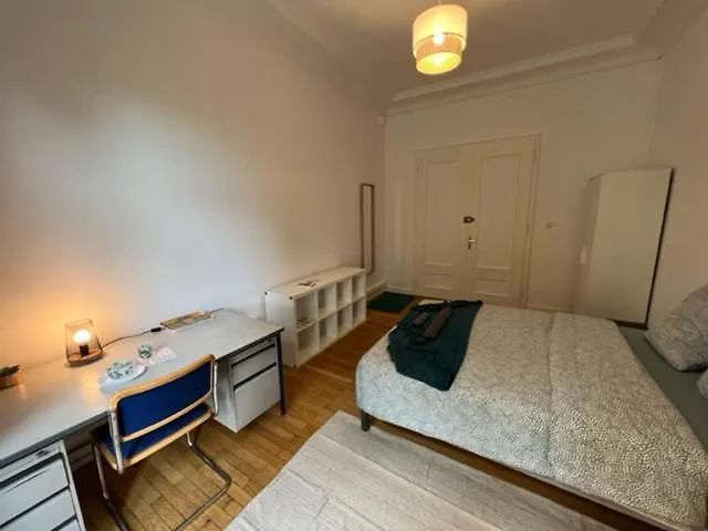 Ubytování v soukromí Privees -private Room- Dans Un Spacieux - 100m2 Centre Proche Gare *