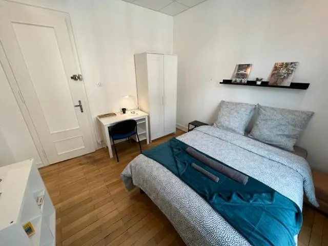 Ubytování v soukromí Privees -private Room- Dans Un Spacieux - 100m2 Centre Proche Gare