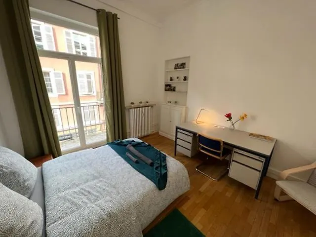 Privees -private Room- Dans Un Spacieux - 100m2 Centre Proche Gare Ubytování v soukromí
