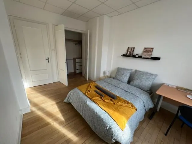 Privees -private Room- Dans Un Spacieux - 100m2 Centre Proche Gare Ubytování v soukromí